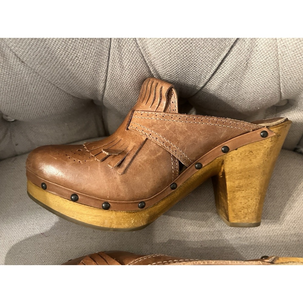 Frye Elle Kiltie Fringe Brown Leather Clogs Wood 10 Medium Thick Heel‎ BoHo - Picture 7 of 12